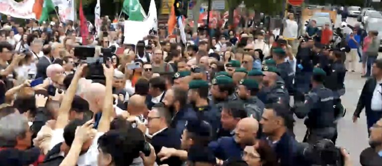 Palermo, tensione al corteo per la strage di Capaci. Feriti tre poliziotti