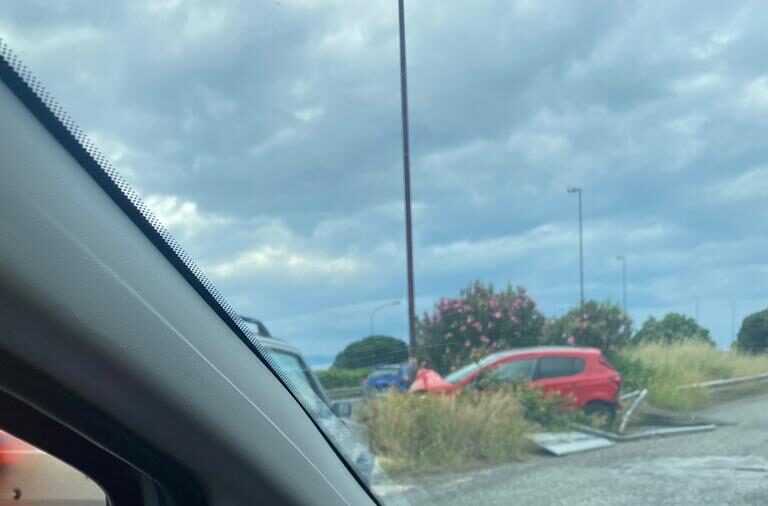 Incidente in autostrada a Tremestieri, due feriti