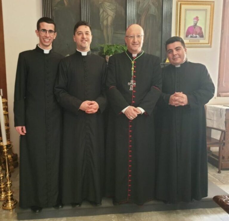 Tindari – Patti: ordinazione presbiteriale per don Salvatore Montagno Cappuccinello, don Nuccio Patti e don Giuseppe Vivaldi Maimone, ammissione tra i candidati all’Ordine Sacro per il seminarista Carmelo Marinaro