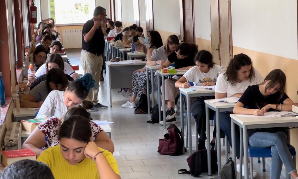 Maturità 2023 al via, ecco le tracce dell'esame di Italiano. Quasimodo,  Moravia, Piero Angela e Oriana Fallaci tra i selezionati -  -  Quotidiano di informazione