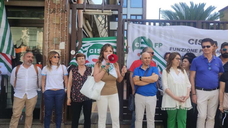 Sit-in dei lavoratori asp Messina, diversi i nodi da sciogliere. Bicchieri: “Situazione non più tollerabile”