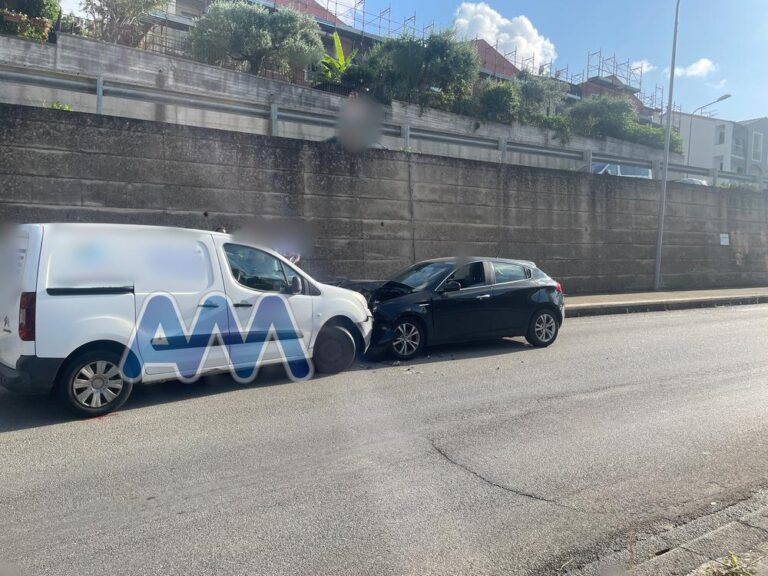 Sant’Agata Militello, scontro frontale tra auto e furgoncino. In ospedale gli occupanti dei mezzi