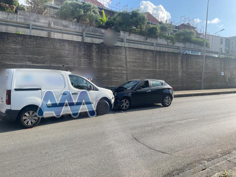 Sant’Agata Militello, Scontro Frontale Tra Auto E Furgoncino. In ...