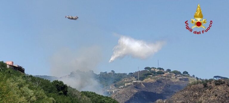 Messina: incendi hanno lambito diverse abitazioni e infrastrutture