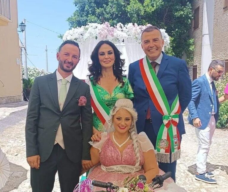 Matrimonio speciale per la campionessa di Para Powerlifting Roberta Macri e Giuseppe Leone. A celebrare le nozze Maria Grazia Cucinotta