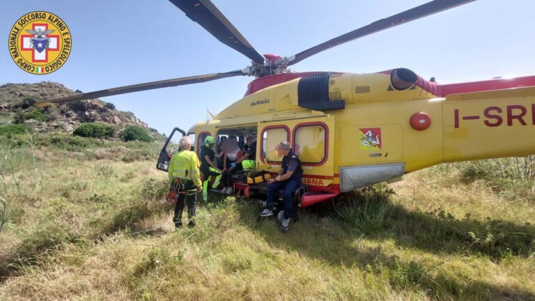 Alicudi, turista perde il sentiero e lancia SOS con app. Recuperata da Soccorso Alpino e 118