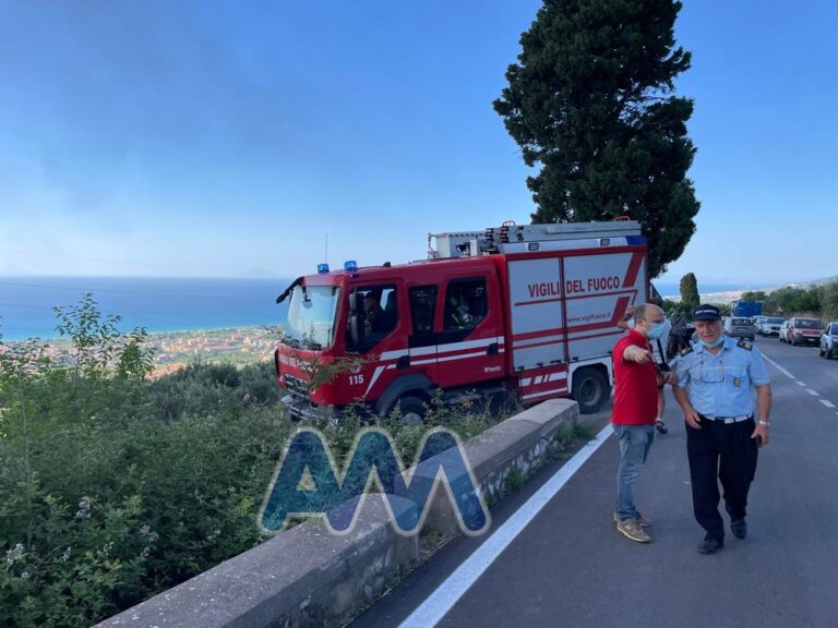 Torrenova, domato l’incendio in contrada Piano Stinco. Ingenti i danni al centro di stoccaggio rifiuti