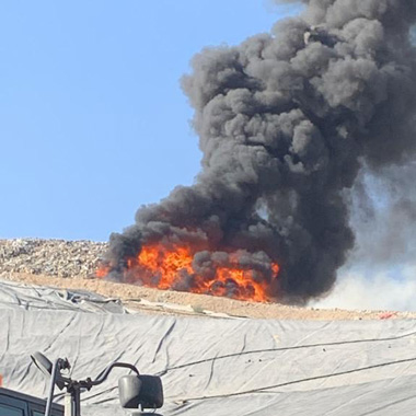 Palermo, emergenza incendi. Fuoco in tutta la provincia. Brucia anche la discarica di Bellolampo