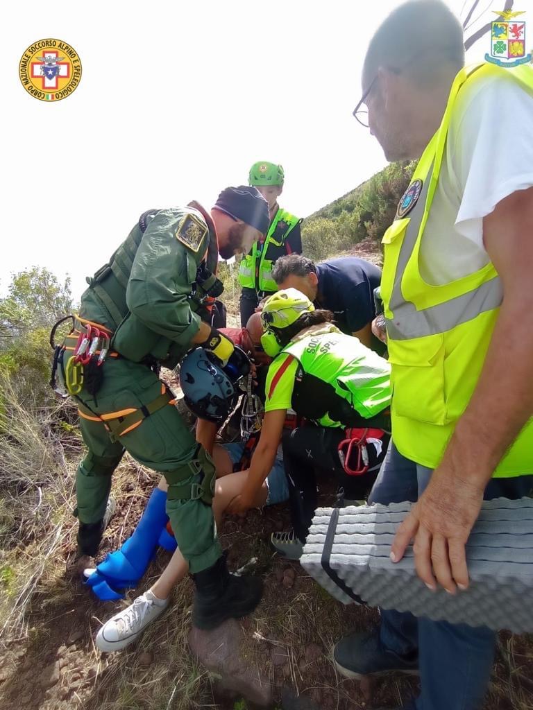 Salina, turista si infortuna e resta bloccata. Salvata dal Soccorso Alpino e dallo Csar dell’Aeronautica Militare