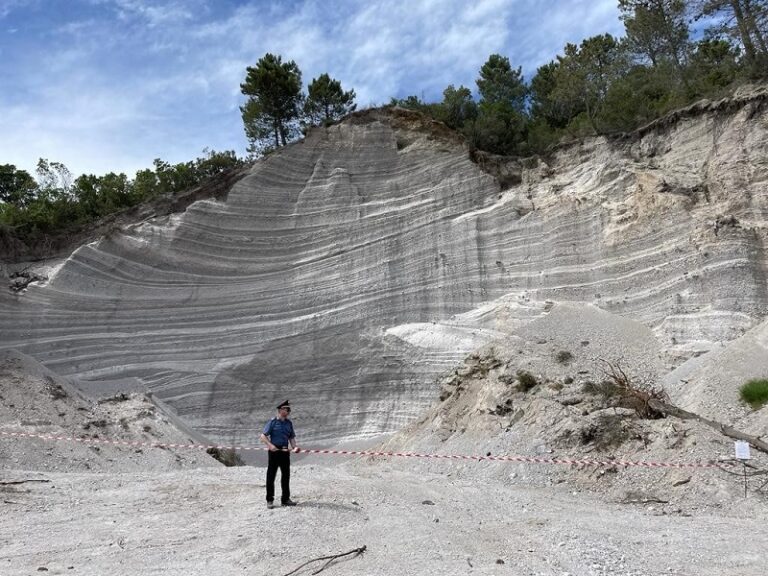 Lipari: sequestrata un’area di oltre 8 mila metri quadrati