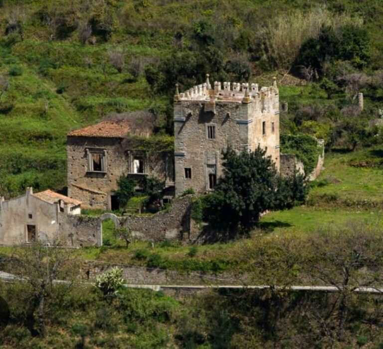 Sant’Angelo di Brolo: “Il complesso architettonico di Piano Croce versa in stato di abbandono!”