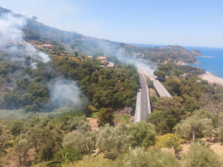 Capo d’Orlando – Nuovo rogo, fiamme alte in c.da Scafa