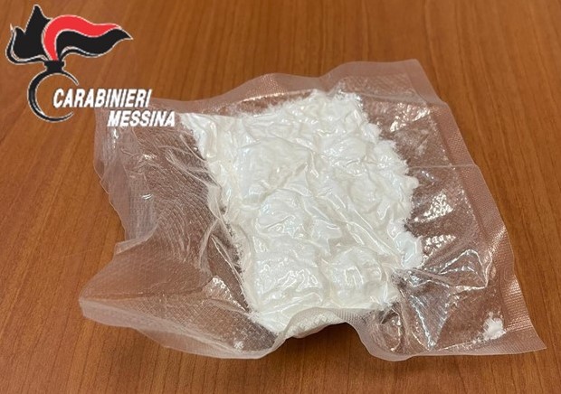 Sbarca a Vulcano con oltre 50g di cocaina addosso, arrestato