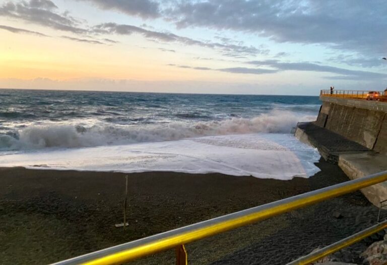 Capo d’Orlando – Donna rischia di annegare, salvata da due eroici bagnanti