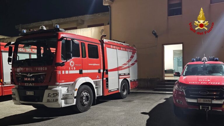 Milazzo – Due bambini rimangono chiuso dentro l’auto: salvati dai Vigili del Fuoco