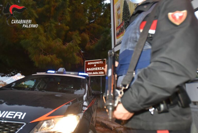 Bagheria, crack nascosto nella spazzatura a bordo strada per lo spaccio. Arrestato un 31 e denunciato il fratello