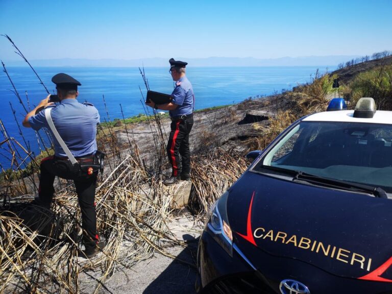 Vulcano, rogo a Gelso del 27 luglio: denunciati due turisti