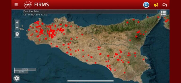 Sicilia ancora nella morsa degli incendi. Schifani: «Situazione in miglioramento, niente danni alle persone»