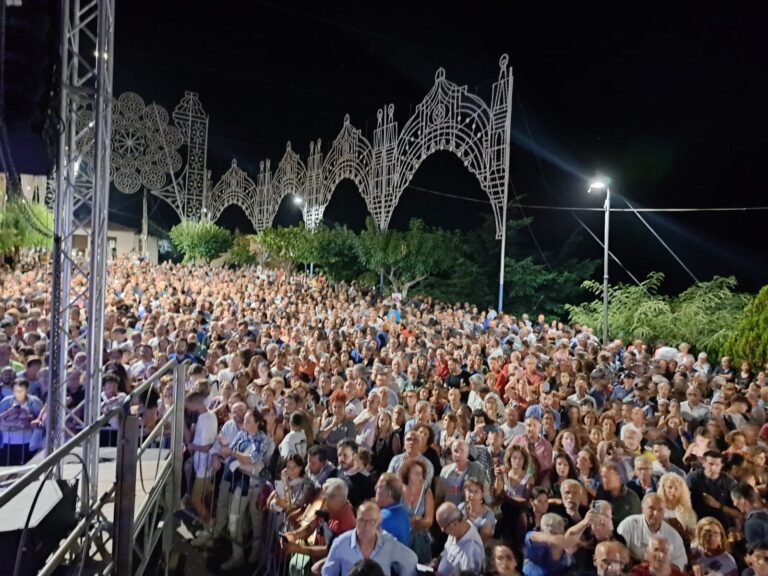 San Salvatore di Fitalia – Bagno di folla per la festa di San Calogero. Sublime il concerto di Roberto Vecchioni