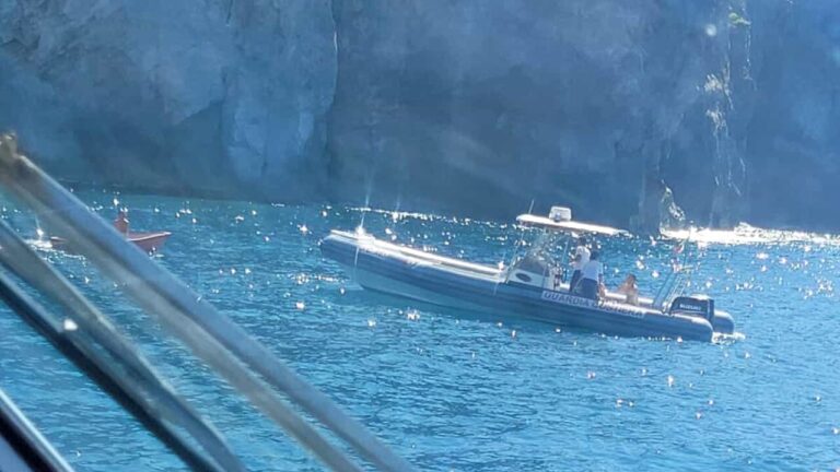 Si allontana a nuoto dalla riva e per oltre un’ora non si trova, turista francese salvata dalla Guardia Costiera di Lipari