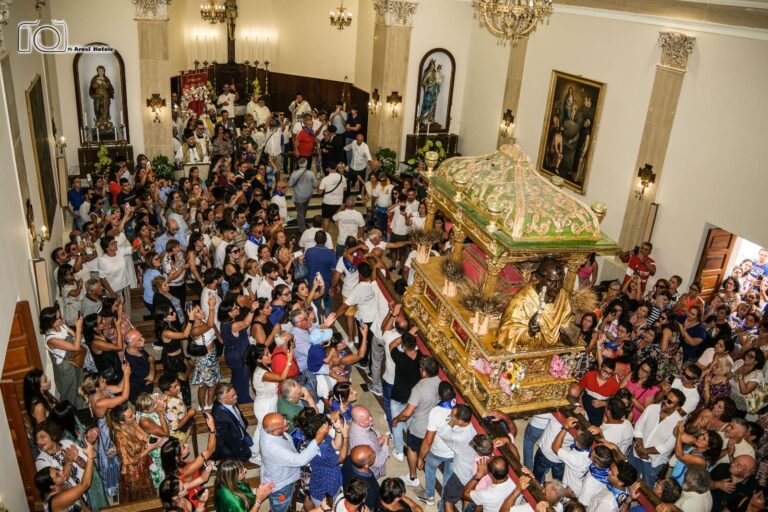 Naso – La festa di San Cono Abate regala gioie ed emozioni. Migliaia i fedeli presenti