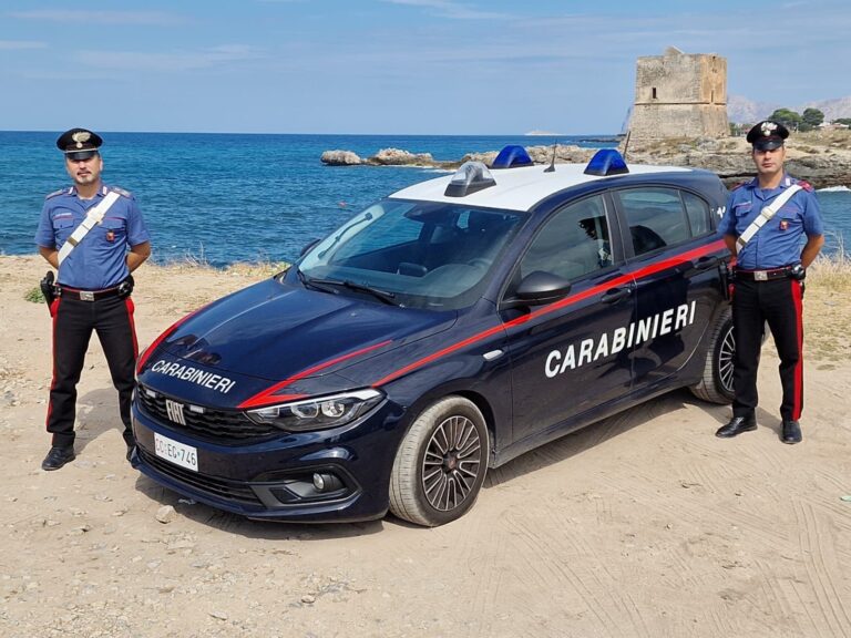 Marina di Cinisi, donna tenta il suicidio: salvata dai carabinieri