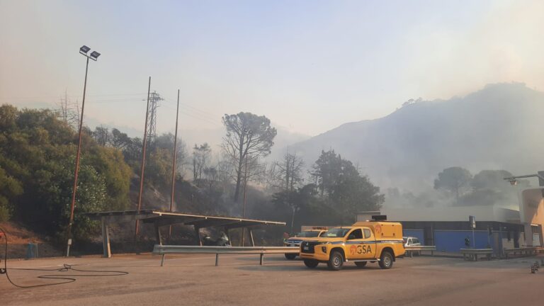 Chiuso lo svincolo di Cefalù sulla A20 a causa degli incendi