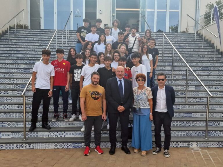 Capo d’Orlando – I ragazzi del Liceo Sportivo a colloquio con l’oro olimpico Giuseppe Abbagnale – VIDEO