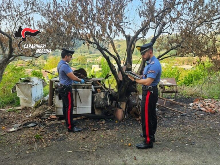 San Pier Niceto: realizza un deposito di rifiuti e li incendia, i Carabinieri denunciano un 54enne