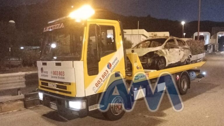 A20 – Tusa: auto prende fuoco. Coppia fa giusto in tempo a scendere