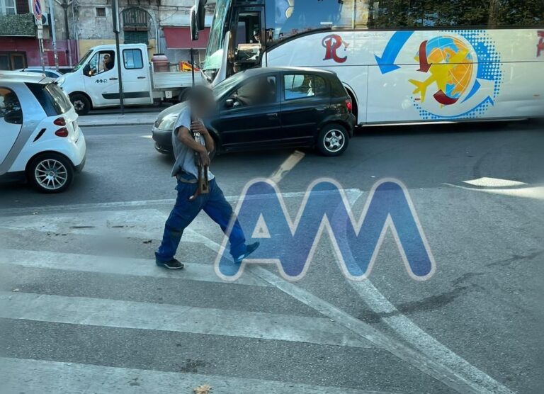 Allarme rientrato a Palermo, trovato l’uomo che girava con un fucile. Era un giocattolo