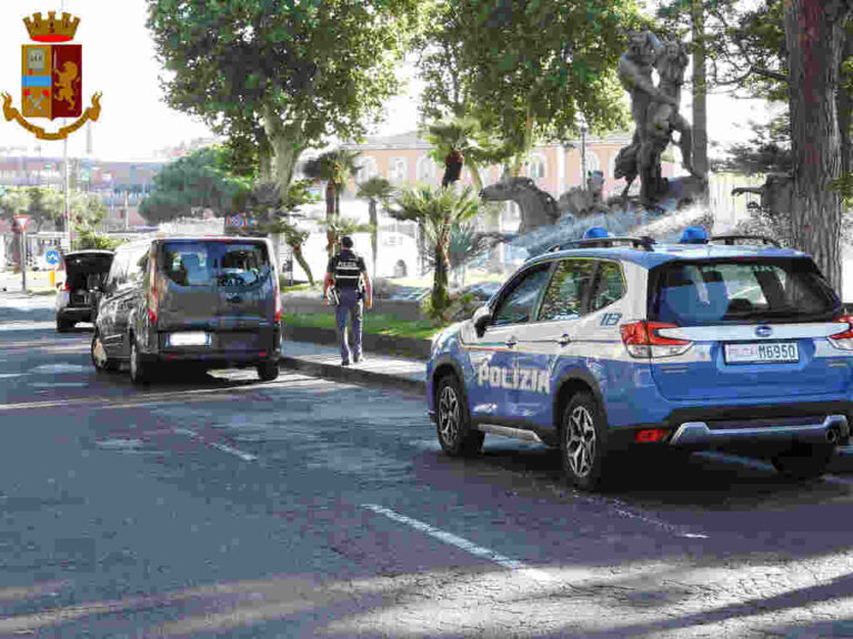 Catania, sfila portafoglio ad un ultraottantenne e tenta di strappargli la collanina. Arrestata 35enne