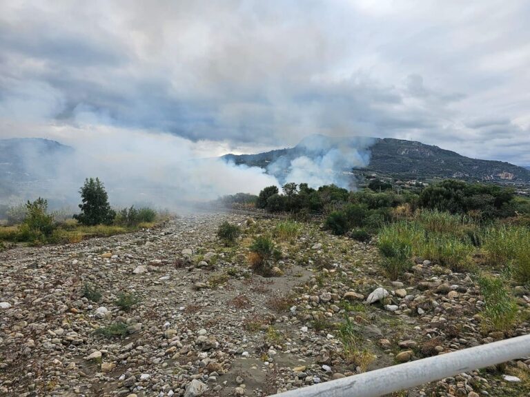 Canneto in fiamme tra Sant’Agata Militello ed Acquedolci