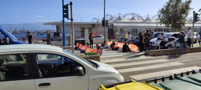 Gli attivisti di “Ultima Generazione” a Messina per la giustizia climatica