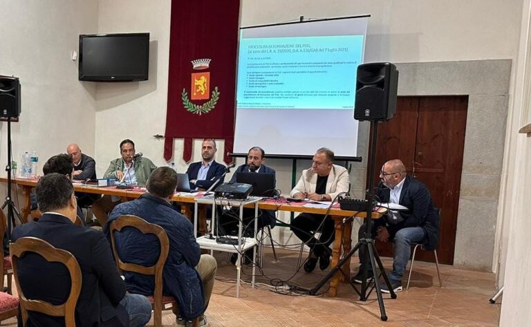 Raccuja entra nel vivo della redazione del PUG. Grande partecipazione al Castello Branciforti