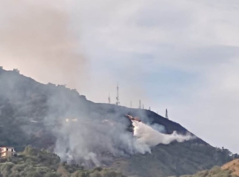 Gioiosa Marea: incendio nei pressi del monte di Gioiosa Guardia