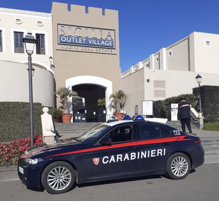 Furti al “Sicilia Outlet Village” di Dittaino: denunciate tre persone e recuperata refurtiva per 3 mila euro