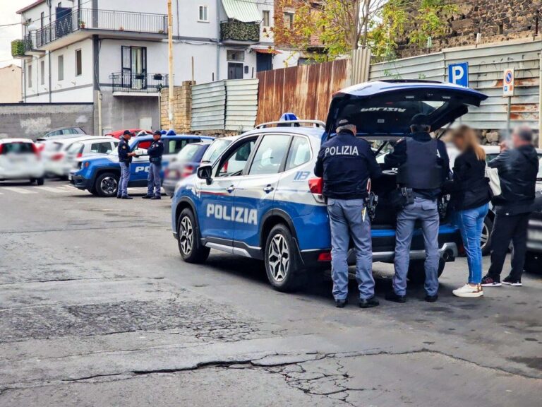 Catania, controlli a tappeto nel quartiere di San Cristoforo. Sequestrati 5 veicoli