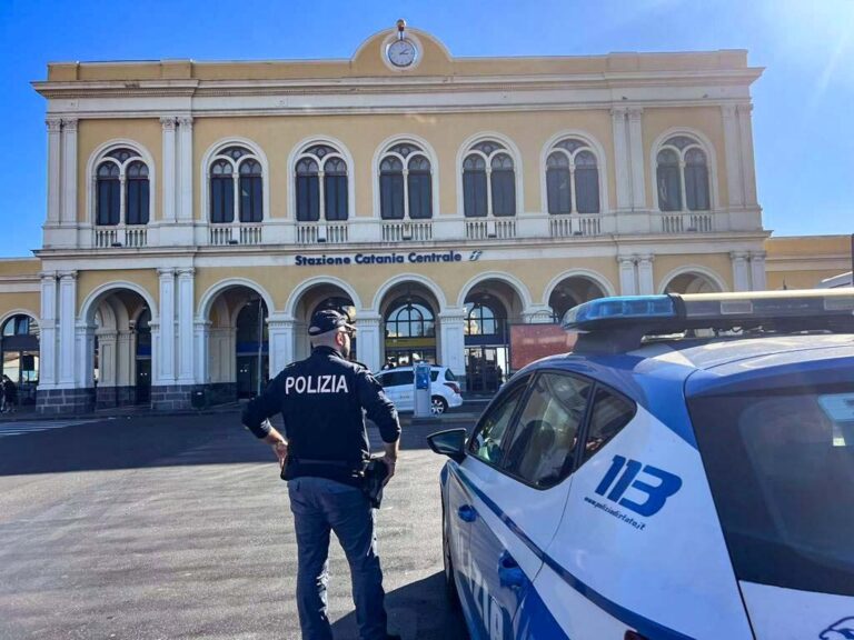 Catania, guida auto in stato di ebrezza e tenta di sfuggire alla Polizia. 21enne denunciata