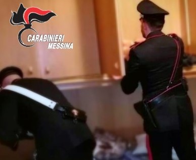 Droga nascosta in camera da letto, arrestato un 42enne messinese