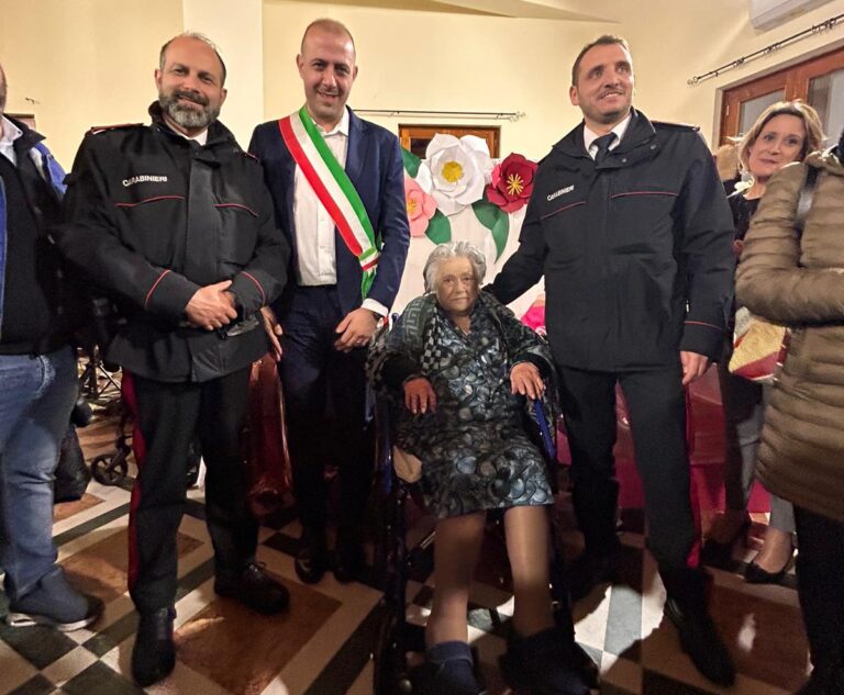 Raccuja – Festa grande per i 100 anni di Zia Fina, una vita vissuta all’interno del piccolo borgo nebroideo