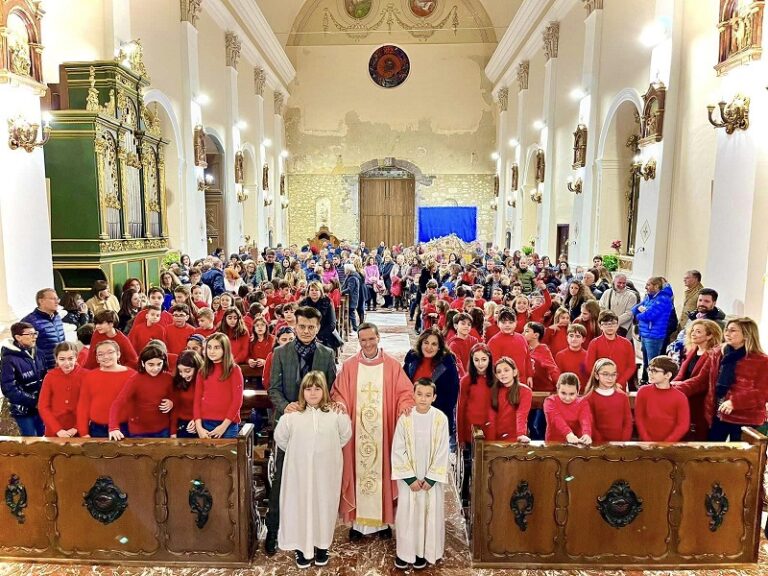 Patti: Gli alunni dell’istituto comprensivo 3 “Lombardo Radice” di Patti, hanno animato il primo giorno della novena di Natale celebrata in cattedrale