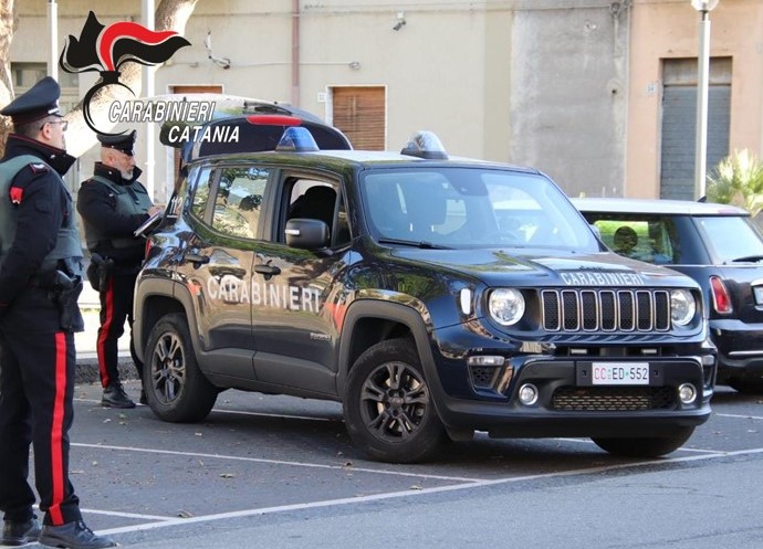 Accoltellò un uomo di Tortorici per gelosia durante una festa patronale, arrestato 29enne nel catanese