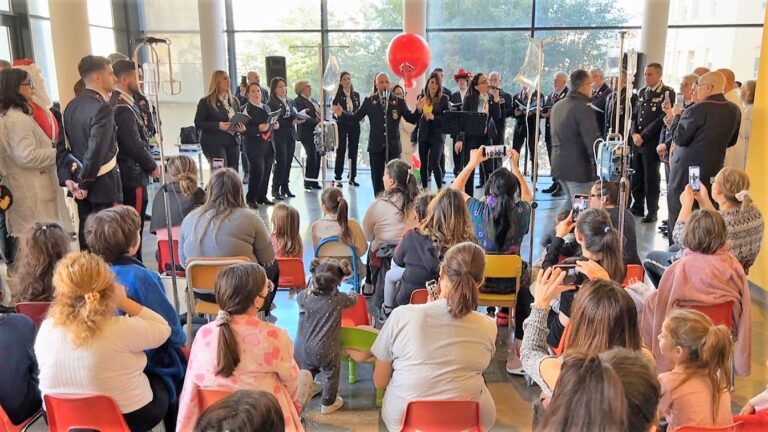 I Carabinieri in visita all’ospedale pediatrico “Di Cristina”: doni e auguri ai bambini ricoverati