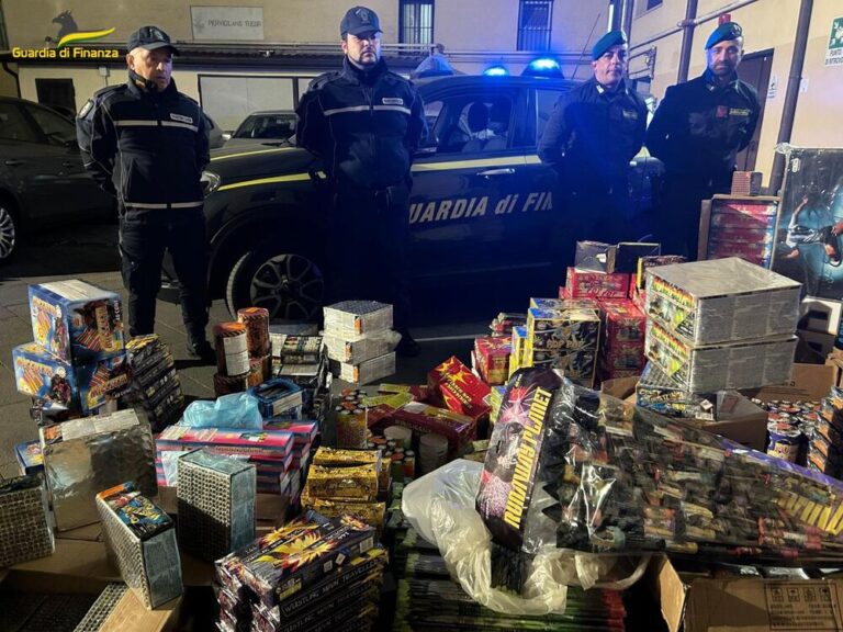 Botti illegali, a Catania sequestrati 60.000 giochi d’artificio illegali. Due persone denunciate