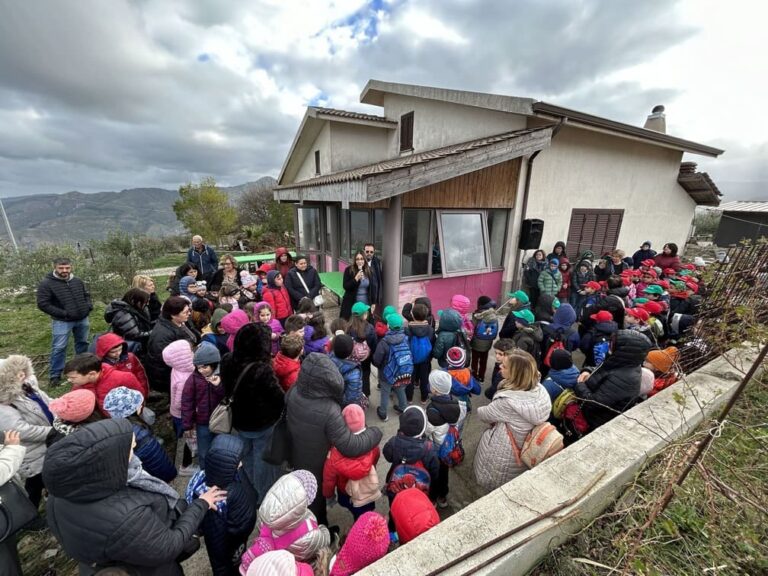 Militello Rosmarino – La “Semina dei Grani Antichi Siciliani”, protagonisti i bimbi della scuola primaria – VIDEO