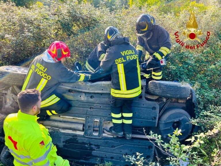 A/20, incidente in autostrada nel territorio di Milazzo. Auto si ribalta, ferita una donna