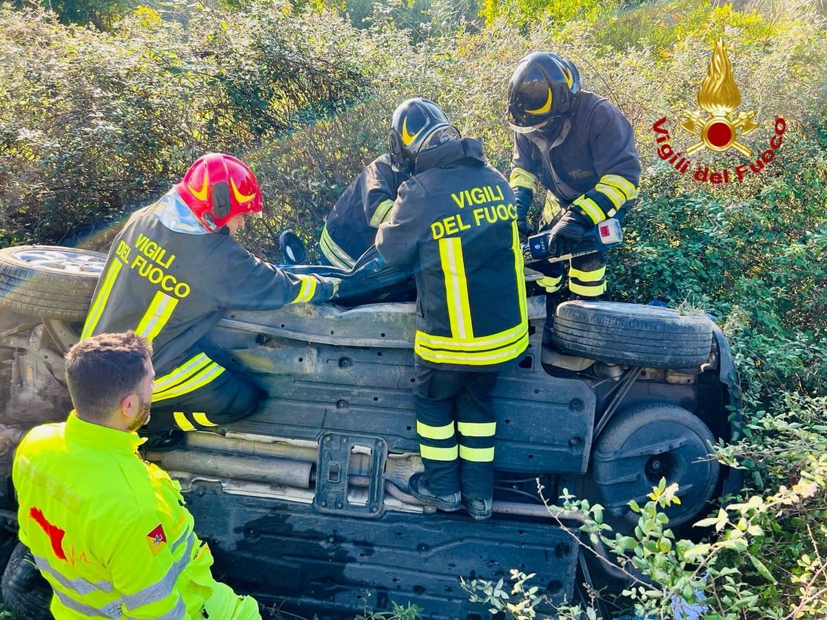 A Incidente In Autostrada Nel Territorio Di Milazzo Auto Si Ribalta Ferita Una Donna