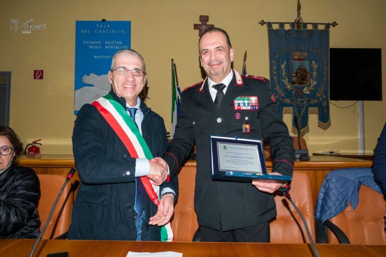 Capo d’Orlando, cerimonia di saluto per il luogotenente dei carabinieri Innocenzo Guarino che va in quiescenza