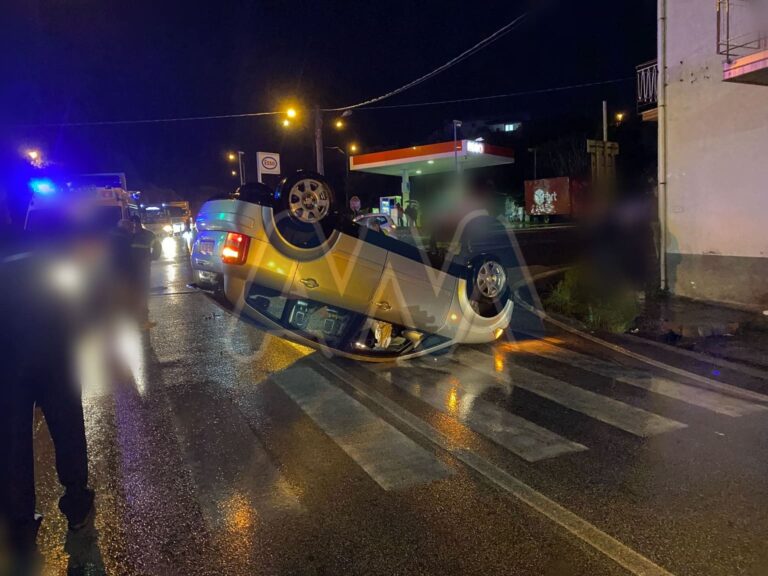 Capo d’Orlando – Auto si ribalta al bivio di San Martino. Due feriti